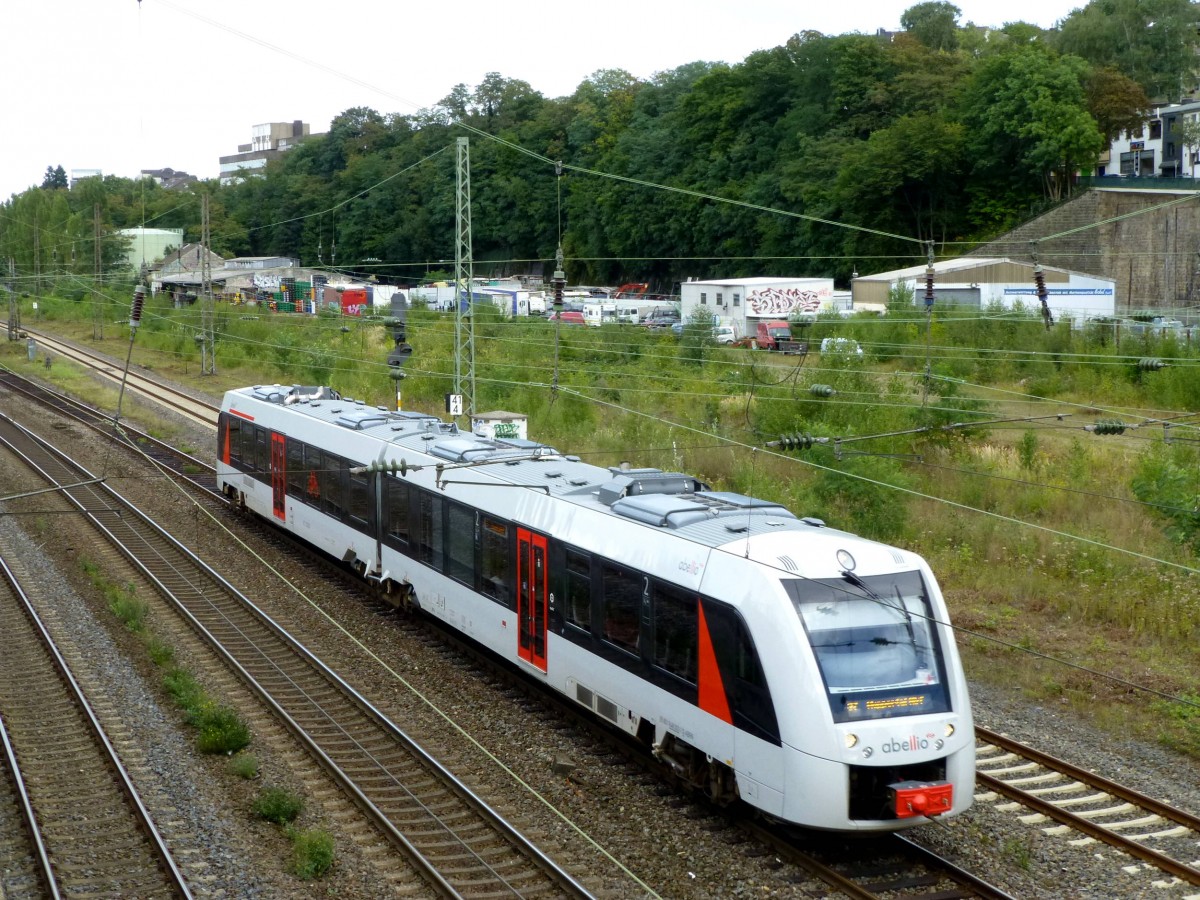 Eine S7 an der Brücke Emilienstraße in Barmen, 14.9.15