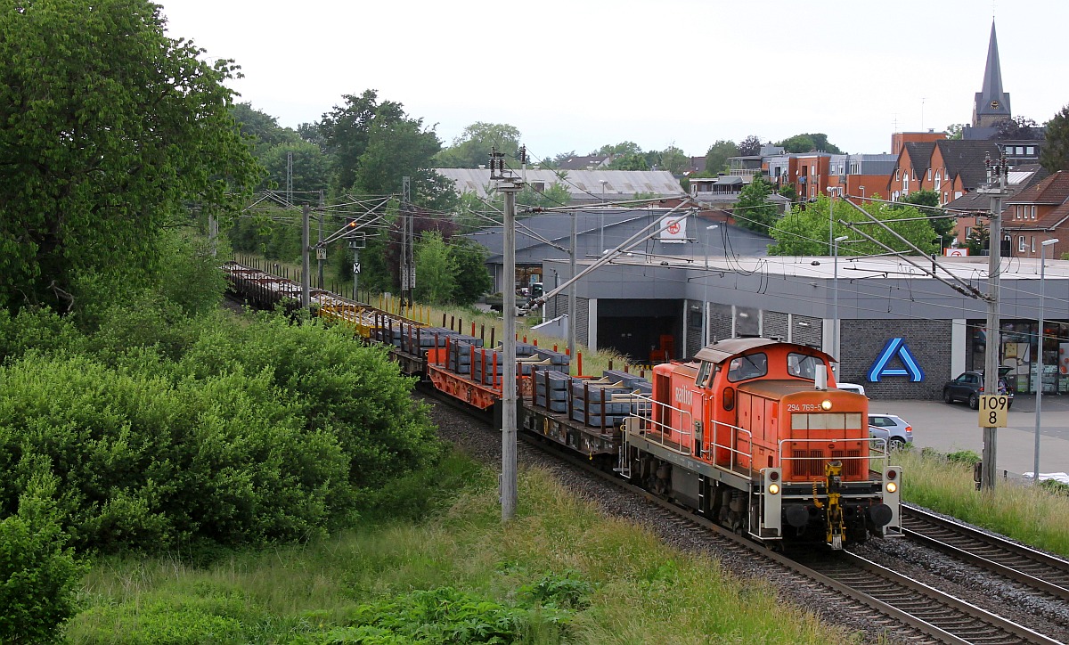 Eine Stunde später ist auch die DB 294 769 wieder auf der Rückfahrt Richtung Osnabrück, dieses Mal mit Erzeugnissen aus Georgsmarienhütte, Hasbergen 08.06.2022