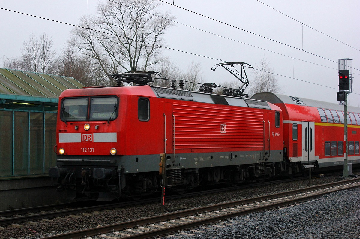 Eine weitere Neuerscheinung des Bh Kiel ist die 112 131-8(REV/AK/23.12.14)die hier mit dem RE7 nach Hamburg Einfahrt in Schleswig hat. 17.12.2015