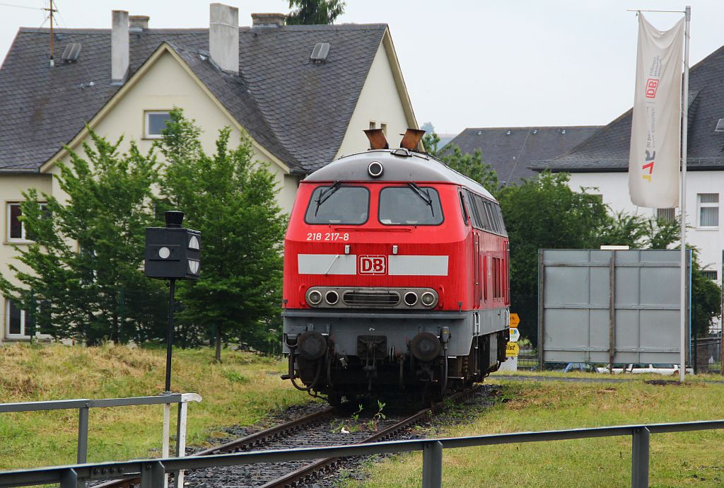 Einsam steht die 218 217-8 auf einem  Show-Gleis  im DB Museum Koblenz-Lützel. 03.06.2012