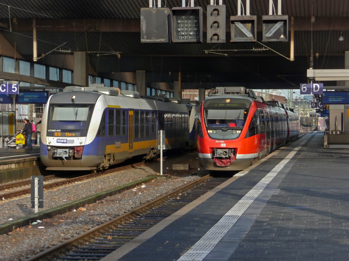 Einträchtig nebeneinander stehen hier 644 016 und 059 der DB, die bis vor kurzem in die Eifel fuhren, dort aber von neuen LINT-Triebwagen ersetzt wurden und nun auf der RB 38 von Düsseldorf nach Köln fahren, und 648 426 und 443 der NWB.