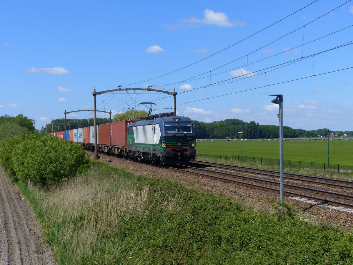 ELL (European Locomotive Leasing) Lokomotive 193 280-5 (91 80 6193 280-5 D-ELOC) Broekdijk, Hulten 15-05-2020.

ELL (European Locomotive Leasing) locomotief 193 280-5 (91 80 6193 280-5 D-ELOC) Broekdijk, Hulten 15-05-2020.