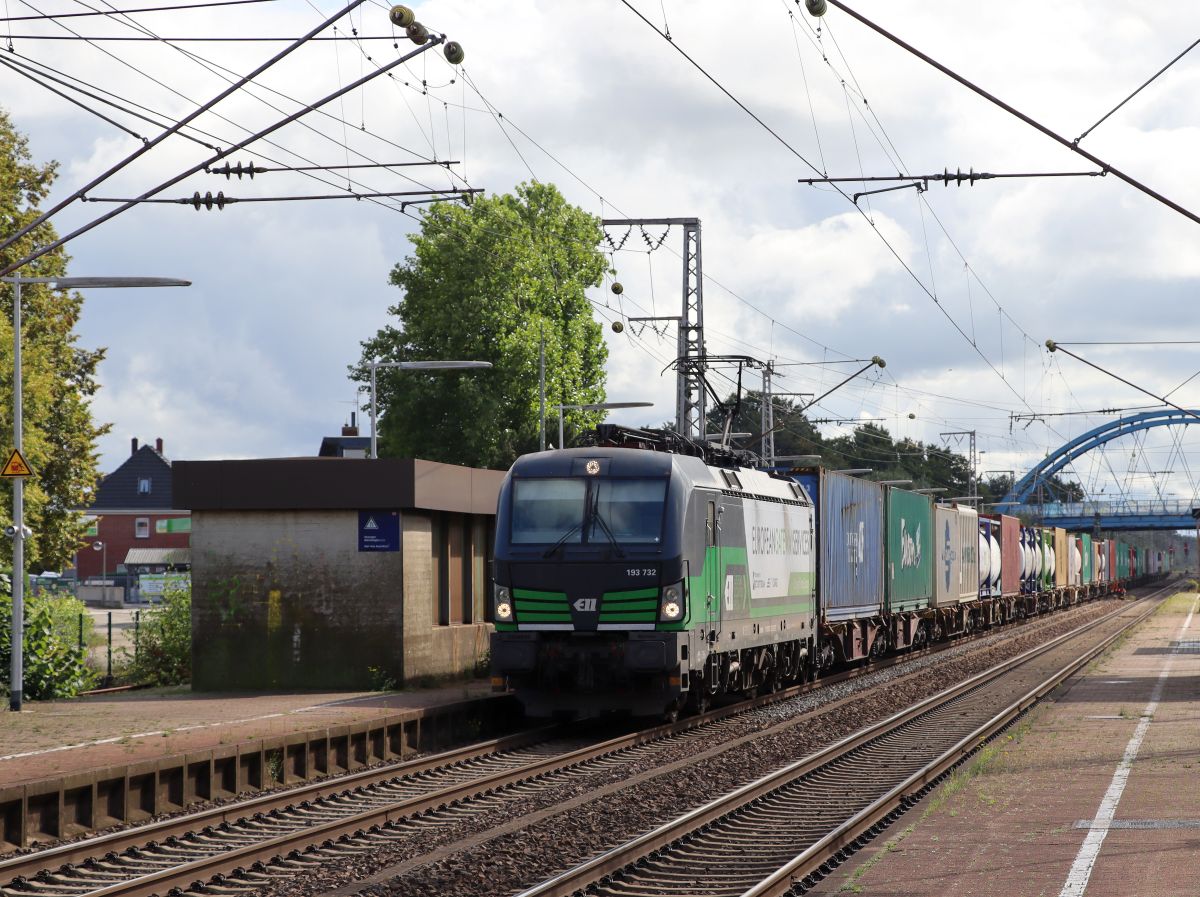 ELL (European Locomotive Leasing, Wien) Lokomotive 193 732 Gleis 4 Bahnhof Salzbergen 16-09-2021.

ELL (European Locomotive Leasing, Wien) locomotief 193 732 spoor 4 station Salzbergen 16-09-2021.