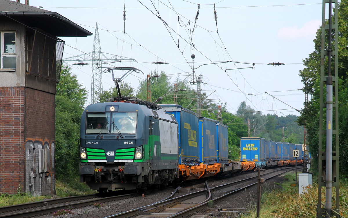 ELL X4E A 220/ 193 220-1 mit LKW Walter Zug. Abzw Tiefenbroich 07.06.2024