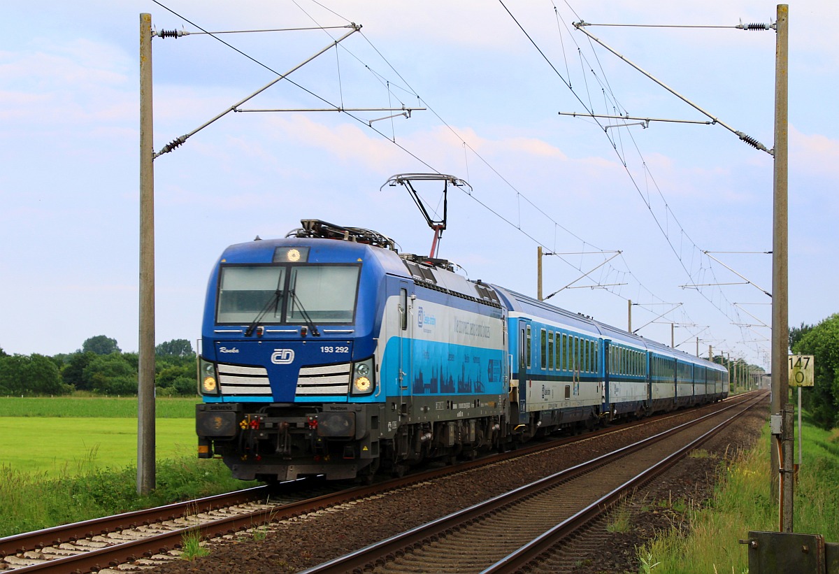 ELL/CD 193 292-0  Ronka  mit dem EC 174 aufgenommen zwischen Jübek und Schleswig am Bü Büsche. 25.06.2022