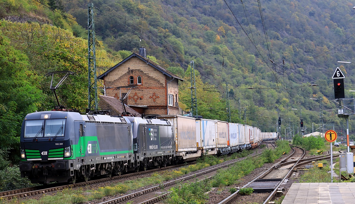 ELL/ELOC 193 201-1 + 202-9 mit dem EKOL KLV gen Koblenz unterwegs. Kaub 23.10.2023