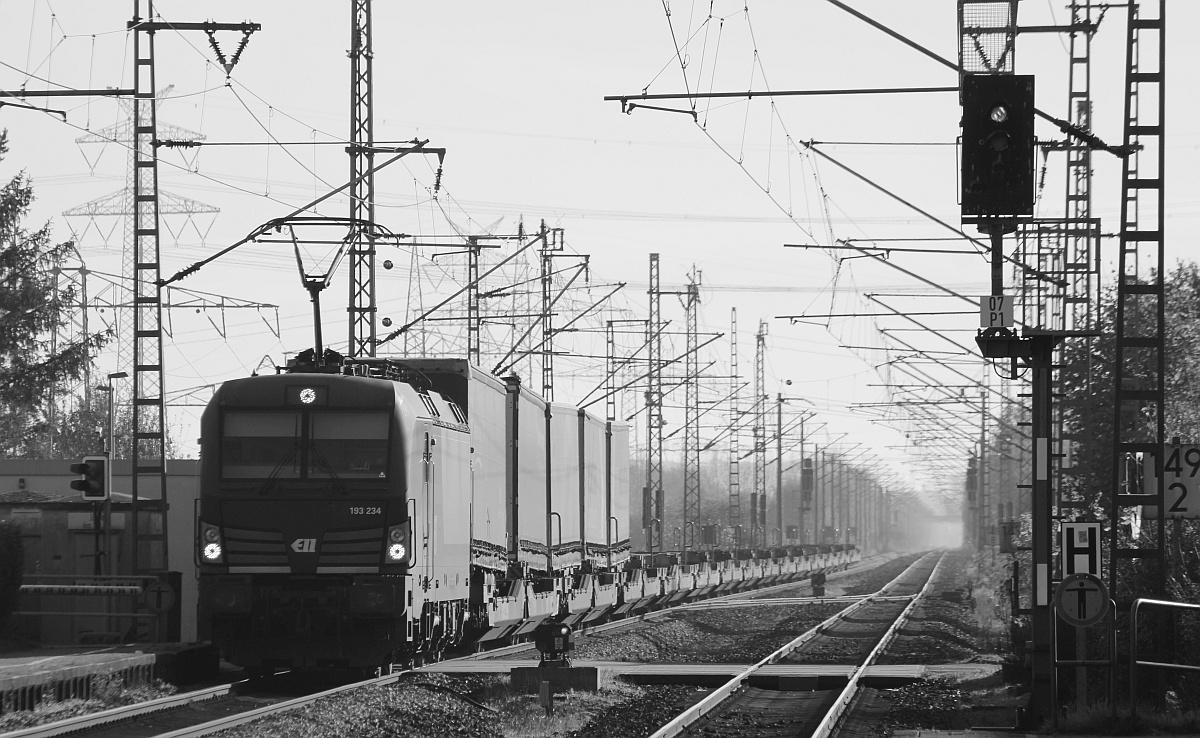 ELL/ELOC/TXL 193 234-2 mit nem schwach ausgelastetem KLV nach Pattburg. Jübek 02.11.2021