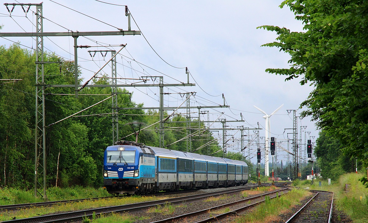 ELOC/CD 193 290-4  Tedik  mit EC 175 von Flensburg nach Prag aufgenommen in Jübek am 19.06.2022