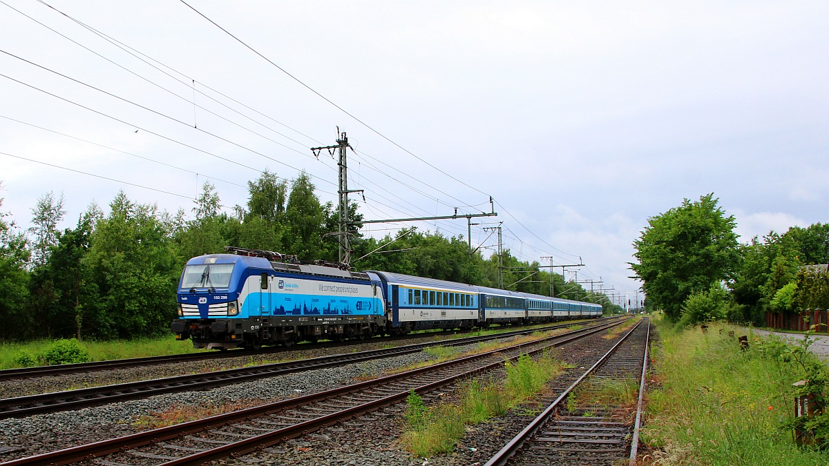 ELOC/CD 193 290-4  Tedik  mit EC 175 von Flensburg nach Prag aufgenommen in Jübek am 19.06.2022 II