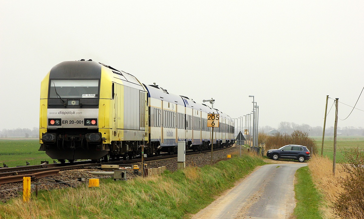 ER20-001 als Schublok einer NOB Richtung Niebüll festgehalten an der Ausweichstelle Lehnshallig zwischen Niebüll und Klanxbüll. 14.04.2015