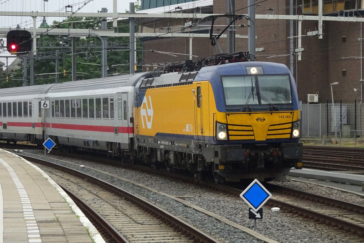 Ersatzzug für ICE 154: NS 193 263 treft am 29 Juni 2023 in Arnhem ein. 