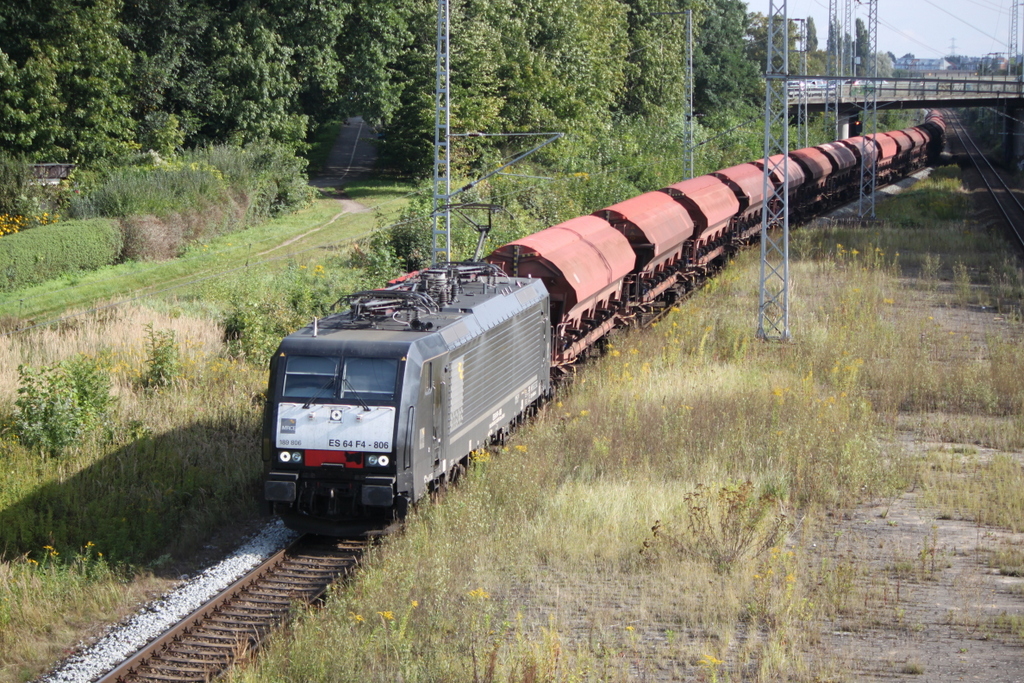 ES 64 F4-806 mit Düngerzug von Poppendorf gen Berlin bei der Durchfahrt in Rostock-Kassebohm.10.09.2017