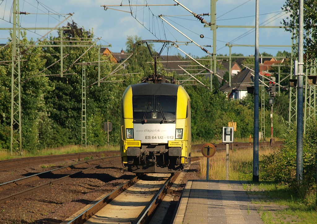 ES 64 U2-012/182 512-4 rollt hier langsam durch den Bhf Schleswig. 26.06.2011