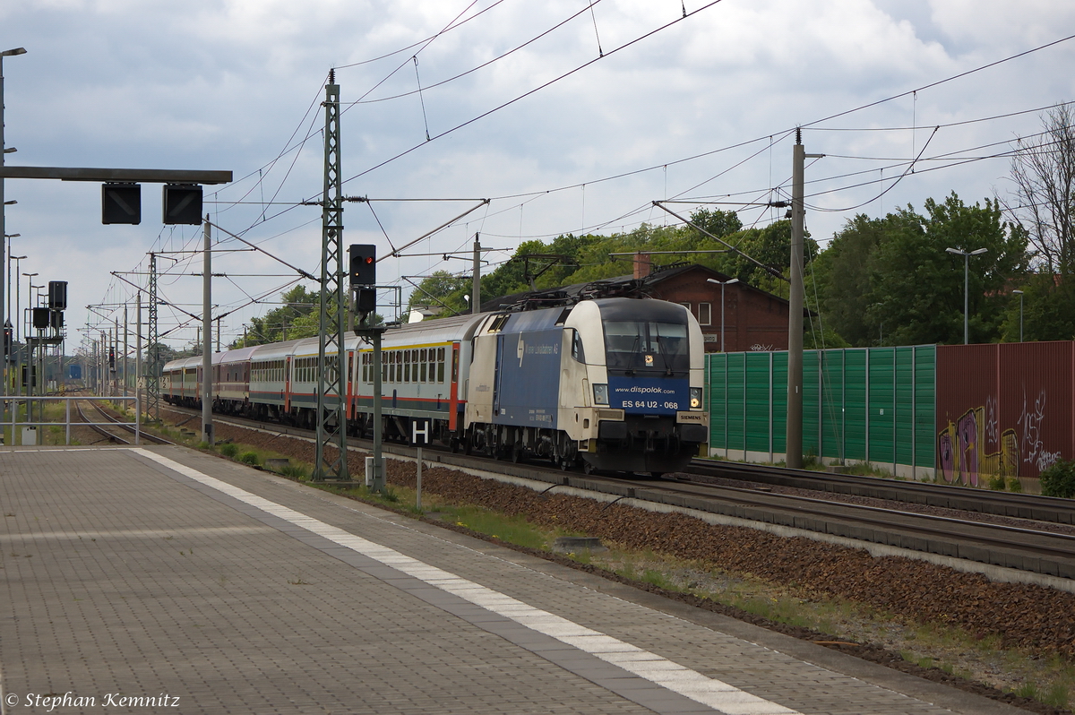 ES 64 U2 - 068 (182 568-6) MRCE Dispolok GmbH für WLC - Wiener Lokalbahnen Cargo GmbH mit dem zweiten Borussia Dortmund DFB-Pokalsonderzug (MSM 1824) von Dortmund Signal-Iduna-Park nach Berlin Hbf, bei der Durchfahrt in Rathenow. 17.05.2014