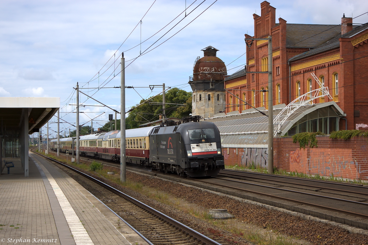 ES 64 U2 - 099 (182 599-1) MRCE Dispolok GmbH für TXL - TX Logistik AG mit dem AKE-RHEINGOLD von Koblenz Hbf nach Görlitz Hbf, bei der Durchfahrt in Rathenow. Weitere Reiseziele diese Zuges neben  Görlitz – die Schöne im Osten  waren  Potsdam – Geheimtipp an der Havel  und  Sommermärchen in Dresden  gewesen. Einen netten Gruß zurück an den Tf! 02.07.2014 