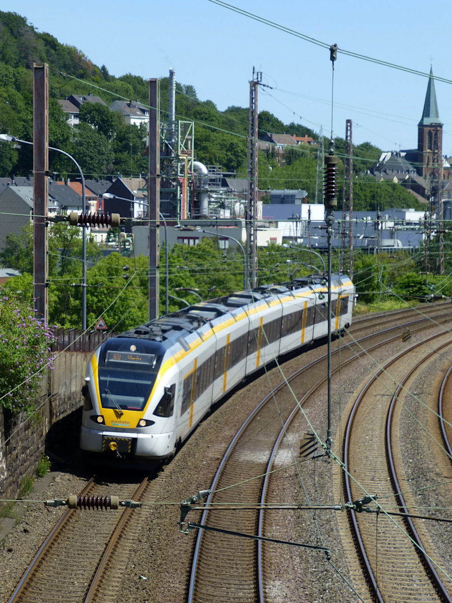 Eurobahn-ET 7.09 Richtung Venlo in der Nähe des Bahnhofs W-Zoologischer Garten, 23.7.19. Im Hintergrund erkannt man das Bayer-Werk und die Kirche an der Nützenberger Straße.