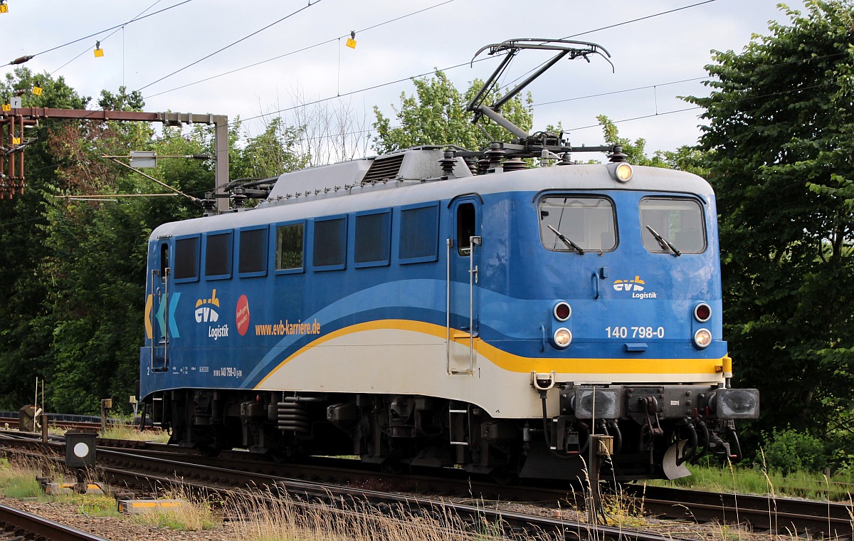 EVB 140 798-0, REV/EVB/14.02.18, auf Rangierfahrt im Bhf Pattburg/DK. 08.07.2022 II