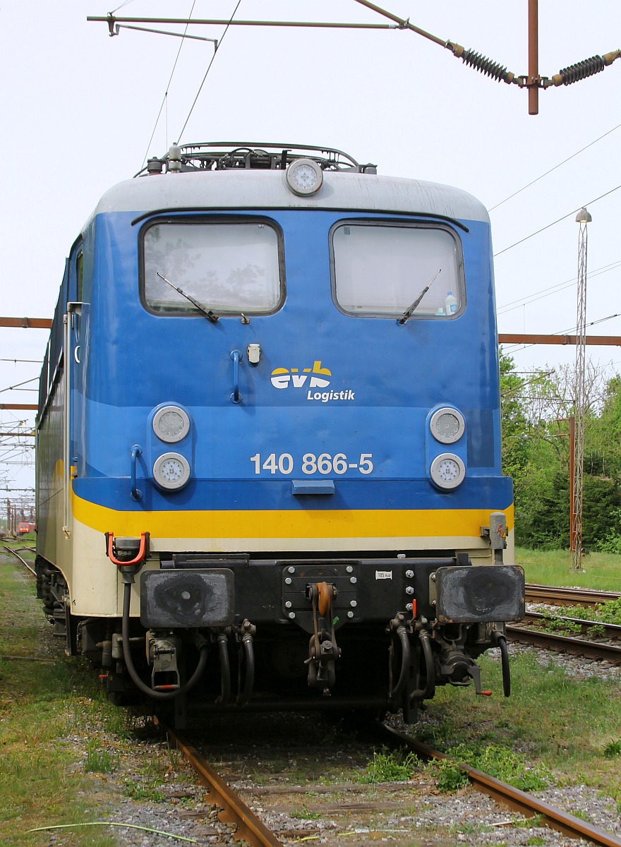 evb 140 866 wartet auf die Rckleistung vor BLG Autoleerzug gen Sden Pattburg/DK 20.05.2022