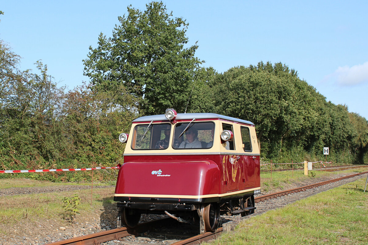 EVB - Draisine in Deinste Bahnhof. Datum: 30.09.2023