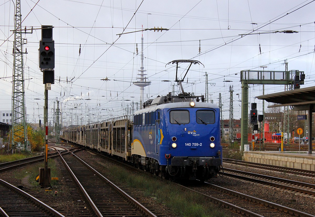 EVB E40 759/6140 759-2(REV/EVB/25.11.13) mit leerem BLG Autotransportzug festgehalten bei der Durchfahrt im Bremer Hbf. 20.11.2015