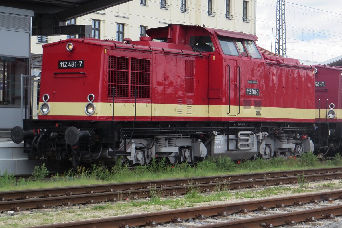 Ex-DR 112 481 steht am 26 Mai 2022 in Nördlingen als Zuglok von ein von fünf Extrazüge am Himmelfahrt 2022. 