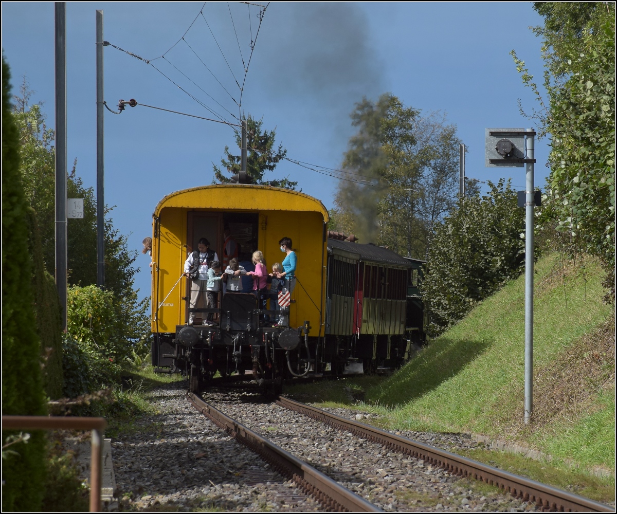 Fahrtag DVZO mit 120-jähriger Lady.

Letzter Wagen ist von der Bodensee-Toggenburg-Bahn. Hinwil, Oktober 2021.