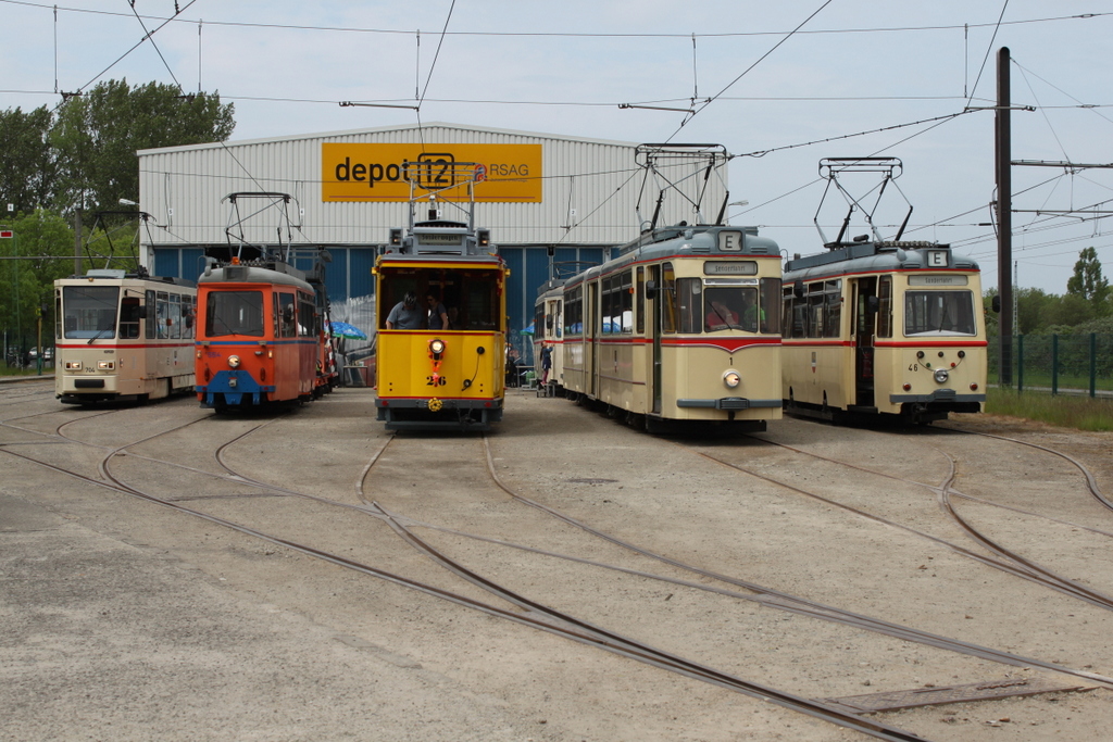 Fahrzeugparade zum 90.Geburtstag von Traditionswagen  26.21.05.2016 vor dem Depot 12 in Rostock-Marienehe.