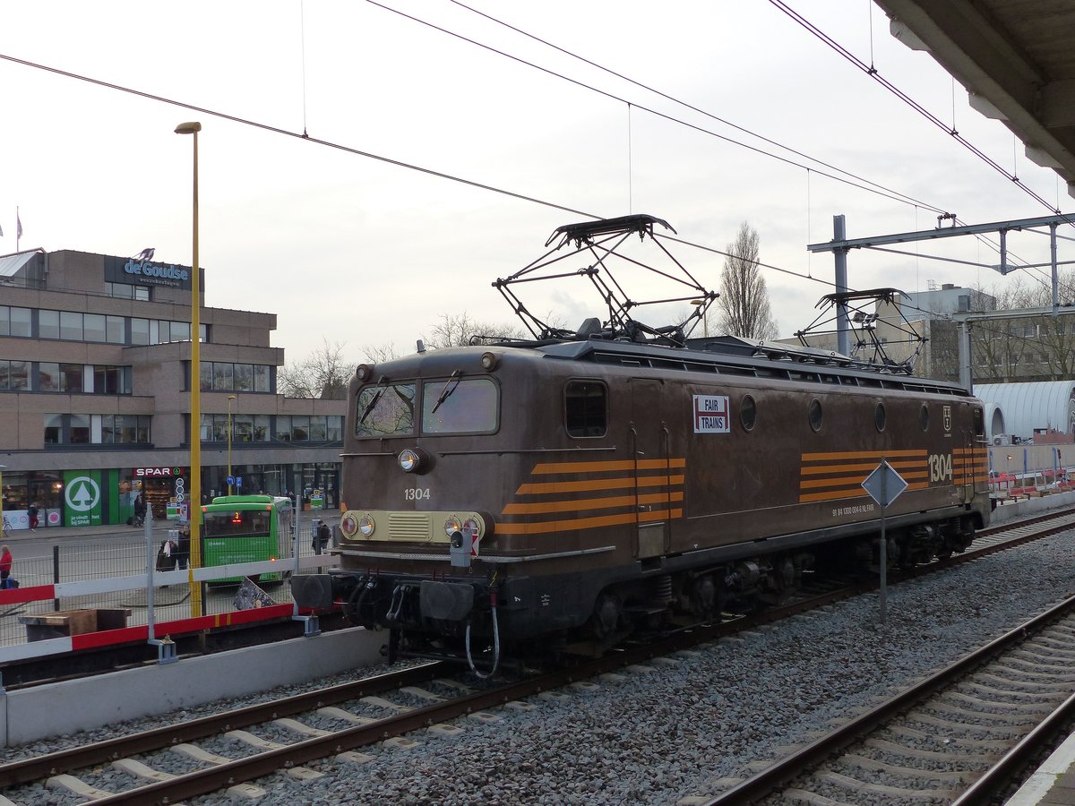 Fairtrains Locomotive 1304 (ex-NS) Gleis 2 Gouda 11-12-2019.

Fairtrains locomotief 1304 (ex-NS) spoor 2 Gouda 11-12-2019.