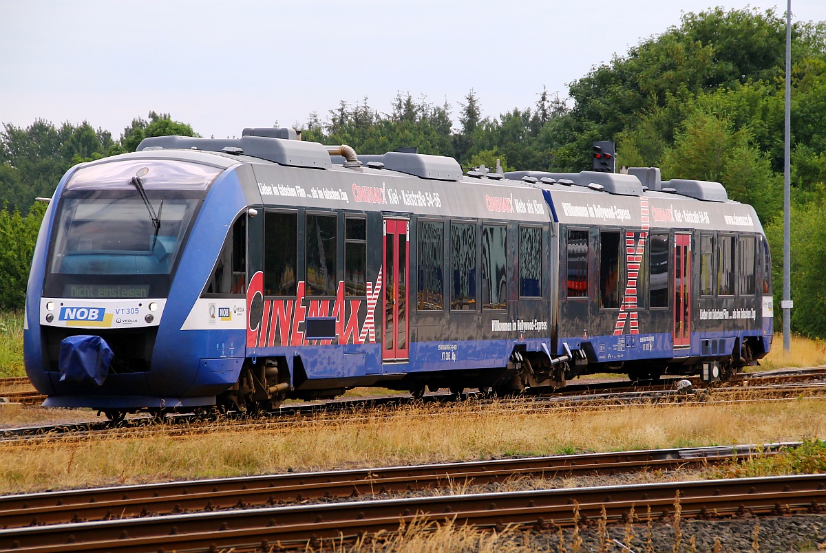 Festgehalten werden konnte während einer Rangierfahrt im Bhf Husum der NOB VT 305(0648 365-4/865-3). 13.07.2014