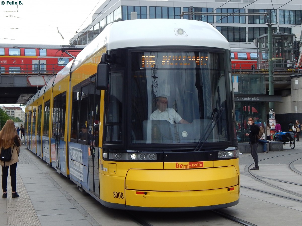 Flexity Nr. 8008 der BVG in Berlin.