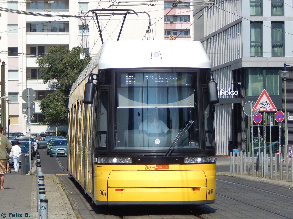 Flexity Nr. 9007 der BVG in Berlin.
