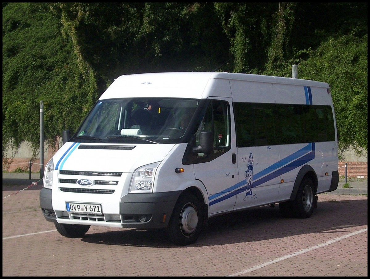 Ford Transit aus Deutschland im Stadthafen Sassnitz.