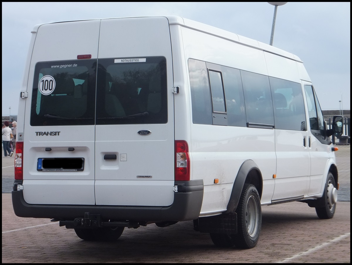 Ford Transit aus Deutschland im Stadthafen Sassnitz.