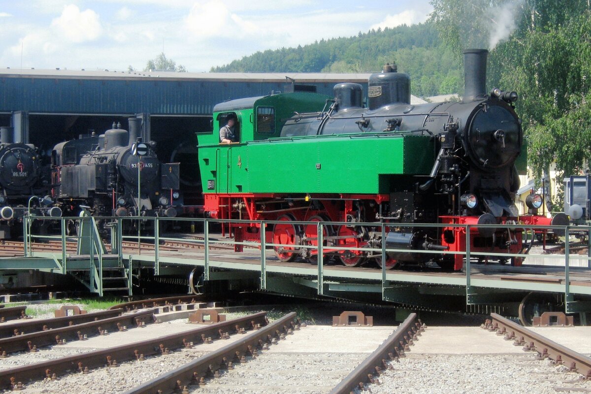 Fotosession von WTK-4 in Ampflwang am 27 Mai 2012: hier steht sie auf die Drehscheibe.