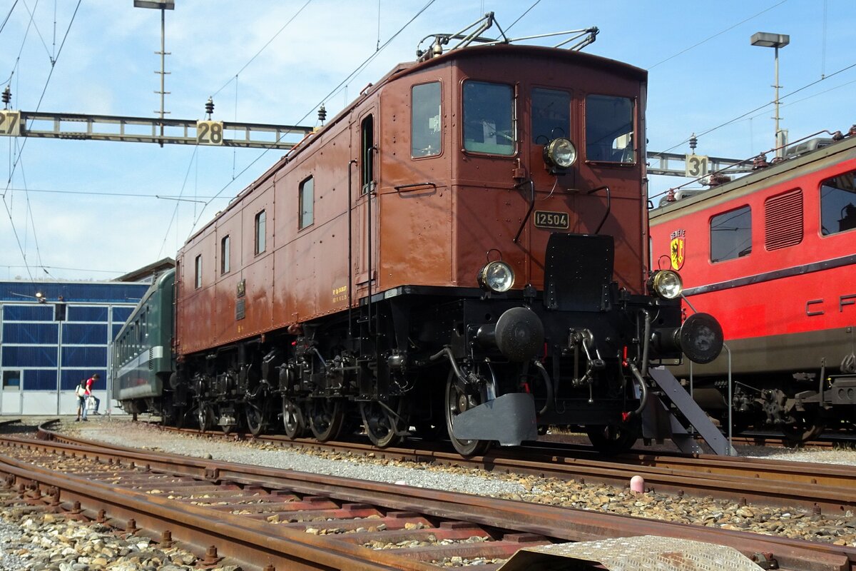 Froschblick auf SBB Historic 12504 ins bw Olten am Offener Tur Tag 21 Mai 2022.