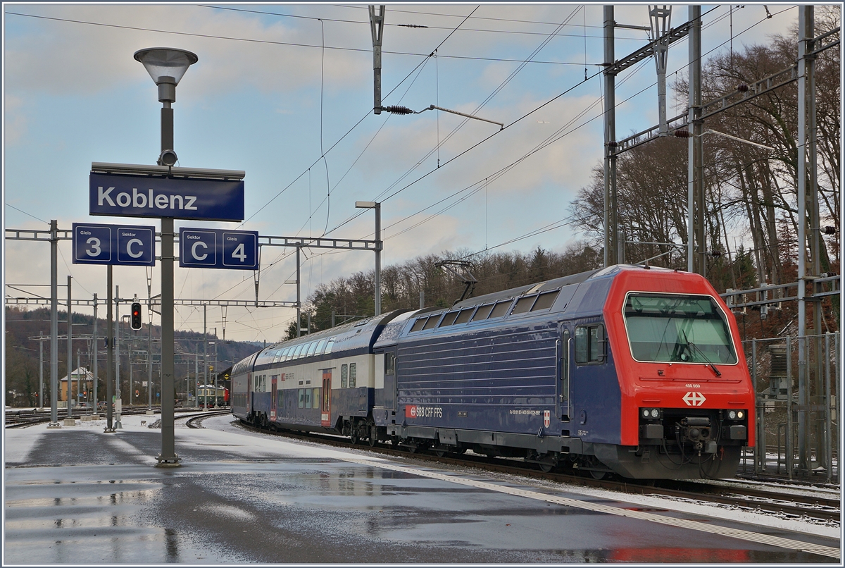 Für einmal kein Zugsuchbild, sondern ein Flugsuchbild...

Die SBB Re 450 050 bei der Wochenendruhe in Koblenz.
9. Dez. 2017

PS als ich das Flugzeug sah war es im blauen Himmel, beim Abdrücken jedoch schon in einer Wolke 