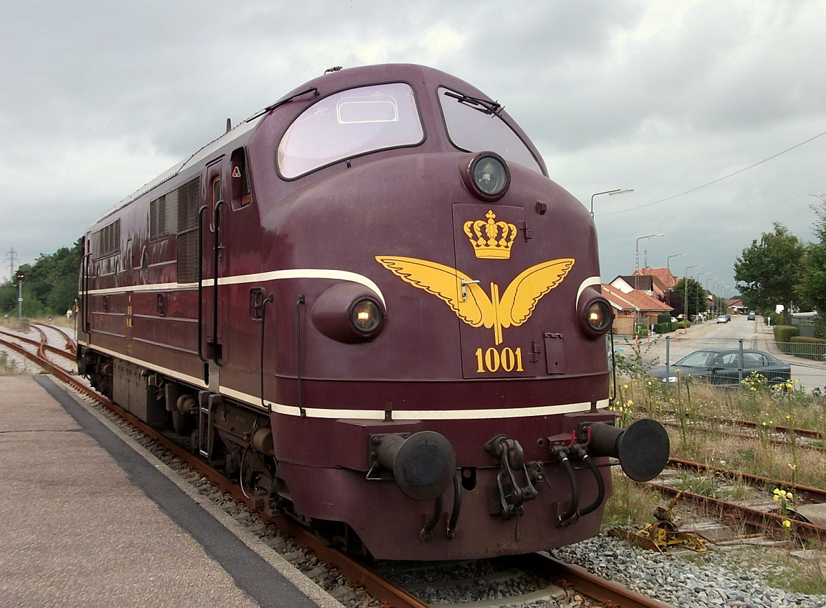 Für den Rückweg des Sonderzuges wurde innerhalb Dänemarks die zweite Museumslok aktiviert...DSB Litra MX 1001 steht hier nach erledigter Arbeit im dänischen Tønder und wird zur Rückfahrt vorbereitet. 07.09.2014