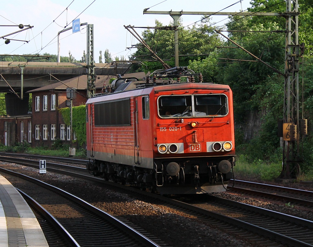 Ganz gemütlich fährt die 155 020-1 hier durch HH-Harburg Richtung Arbeit....06.08.2013