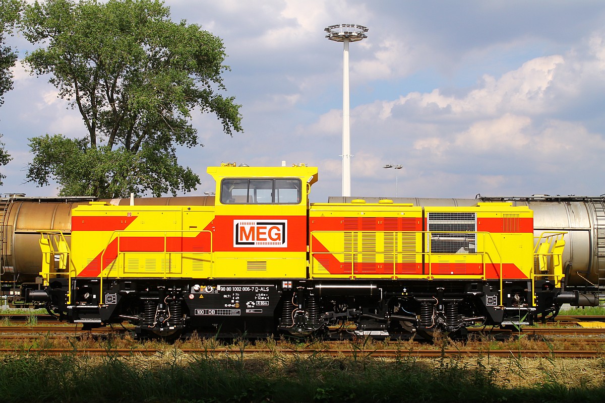 Ganz neu und zu Testzwecken im Hamburger Hafen unterwegs ist die neue Alstom Hybridlok H3/1002 006-7 die im Einsatz für die MEG von Metrans genutzt wird. HH-Waltershof 29.08.2015