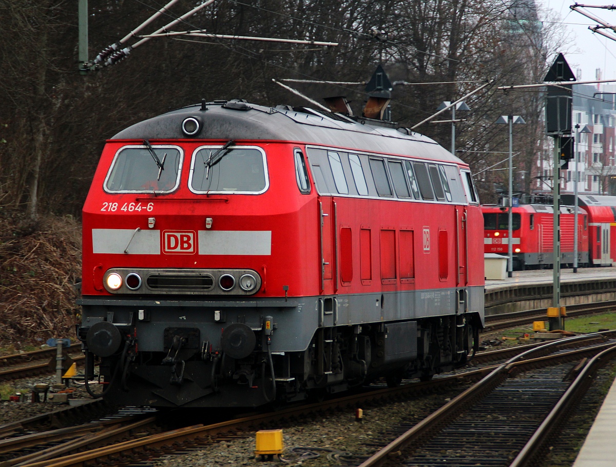 Gastlok aus Kempten in Kiel..218 464-6(Unt/HBX/11.10.04,2.Verl/MKP 14.09.12)dieselt hier gerade in Richtung Bw aus dem Hbf Kiel hinaus. 31.12.2011(üaV)