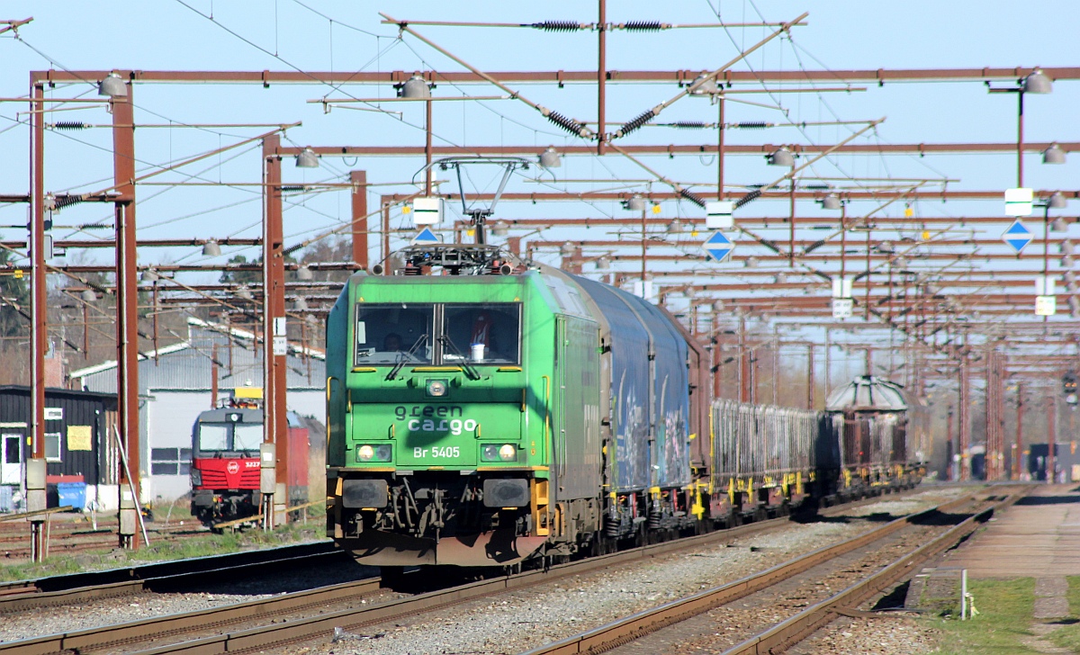 GC 5405 mit kurzem Gterzug kurz vor der Abfahrt nach Sden. Pattburg/DK 03.04.2023