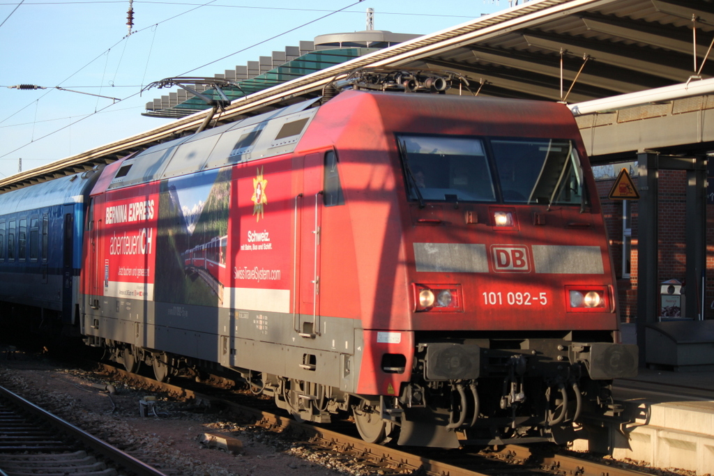 Gegen 14:28 Uhr kam dann die 3.Werbelok mit EC 179 von Warnemnde nach Prag im Rostocker Hbf vorbei.28.12.2014