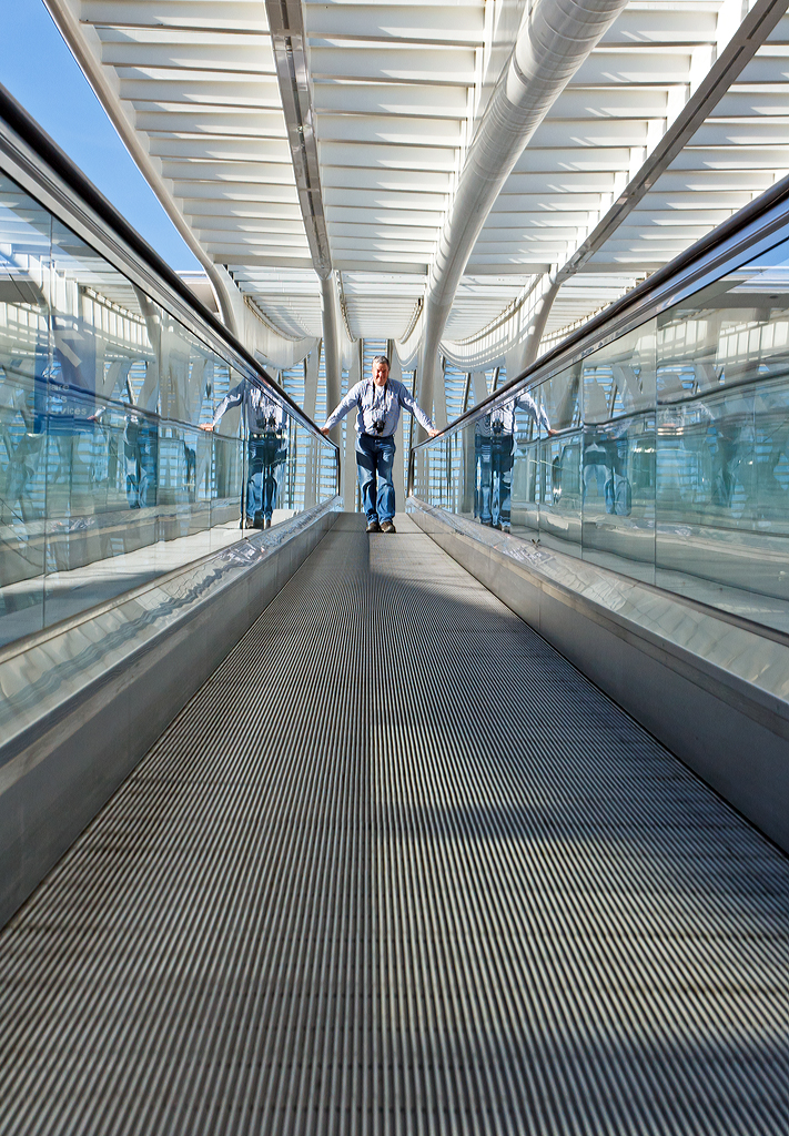 
Gleich mehrfach auf dem Weg nach unten....
Am 18.10.2014 im Bahnhof Liège-Guillemins 