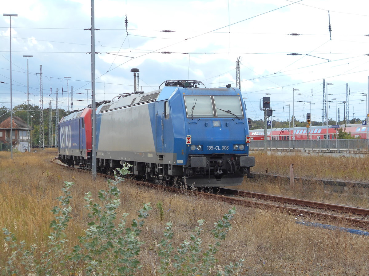 Gleich neben den Parkplatz am Bahnhof Eberswalde parkte,am 22.September 2018,auch die 185-CL006.