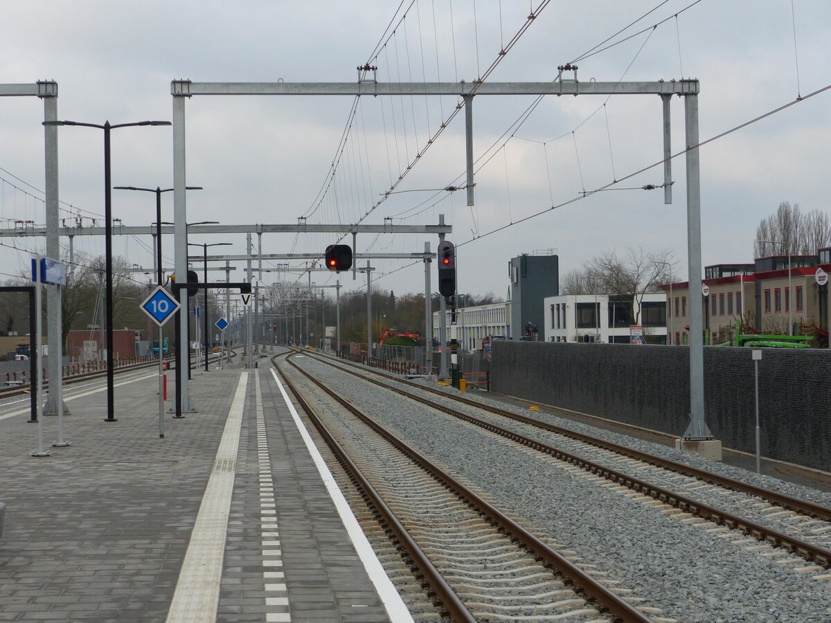 Gleis 1 Bahnhof Driebergen-Zeist 06-03-2020.

Spoor 1 gezien richting Utrecht. Driebergen-Zeist 06-03-2020.