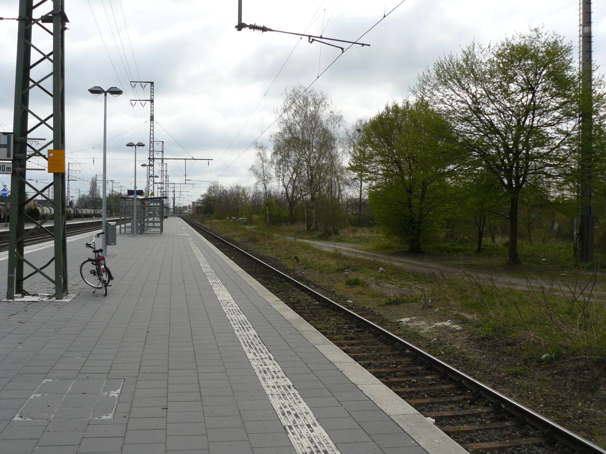 Gleis 1 Emmerich 18-04-2015.

Spoor 1 station Emmerich 18-04-2015.