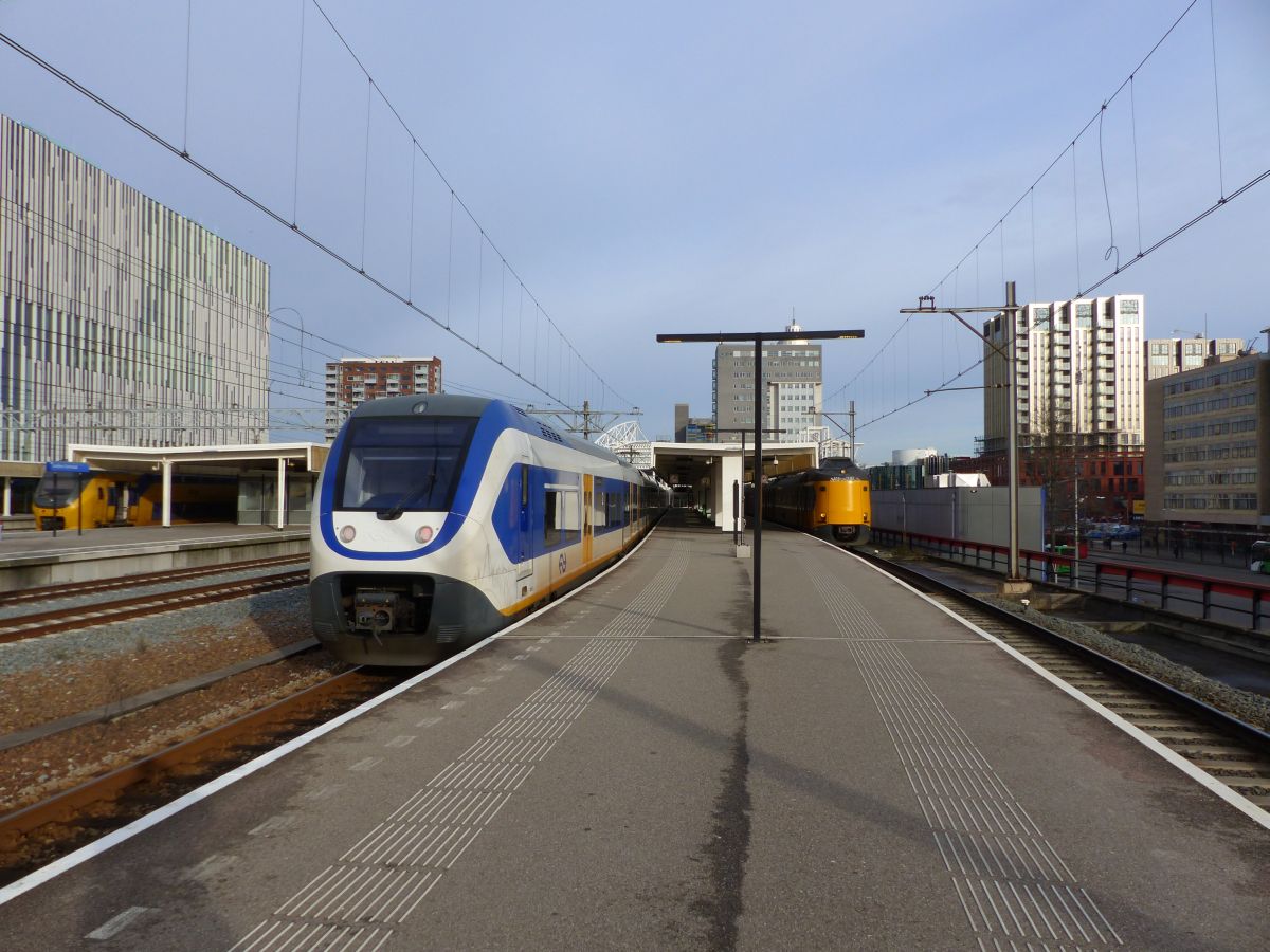 Gleis 1 en 2 Leiden Centraal Station 10-12-2019.

Spoor 1 en 2 Leiden Centraal Station 10-12-2019.