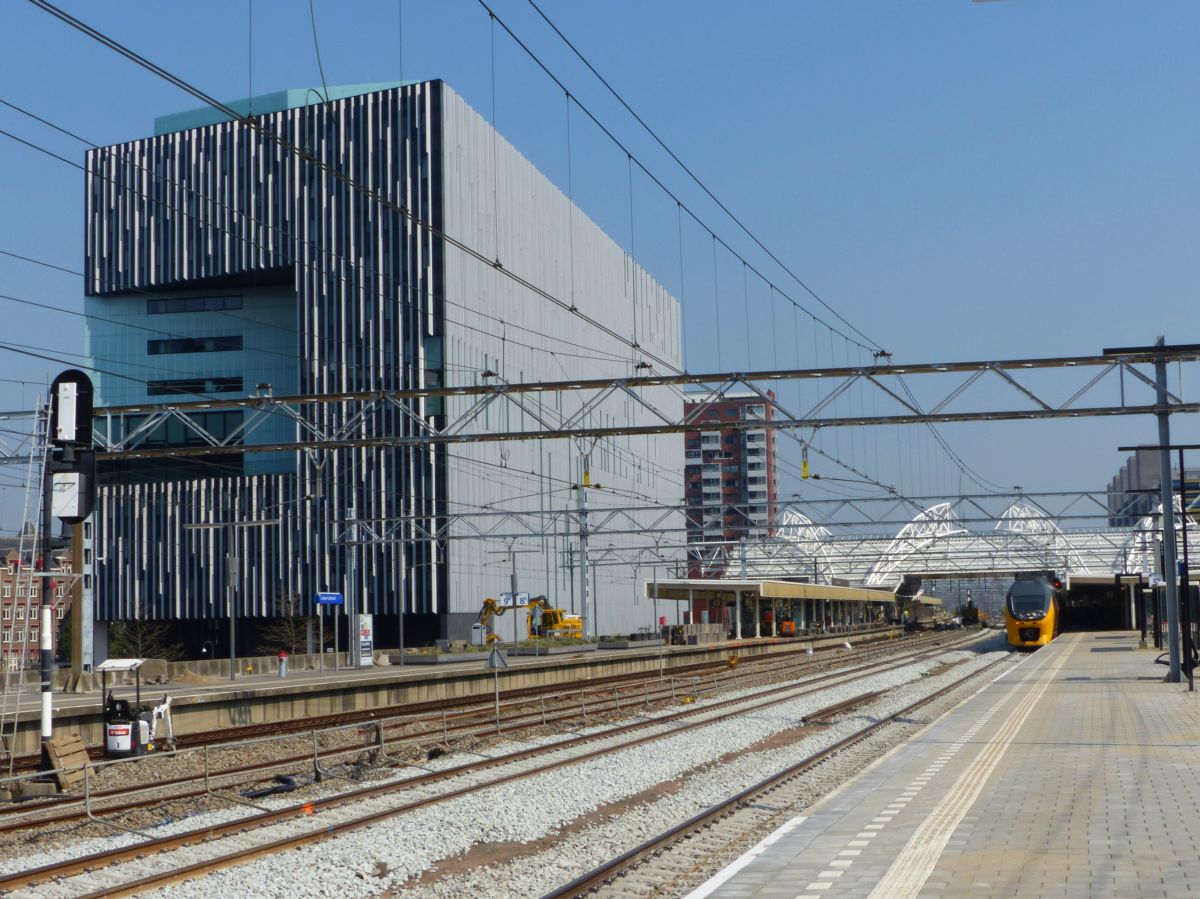 Gleis 5 bis 8 whrend Bauarbeiten an Gleis 7 bis 10. Bahnhof Leiden Centraal 08-04-2019.

Spoor 5t/m 8 tijdens werkzaamheden spoor 7 t/m 10 Leiden Centraal 08-04-2019.