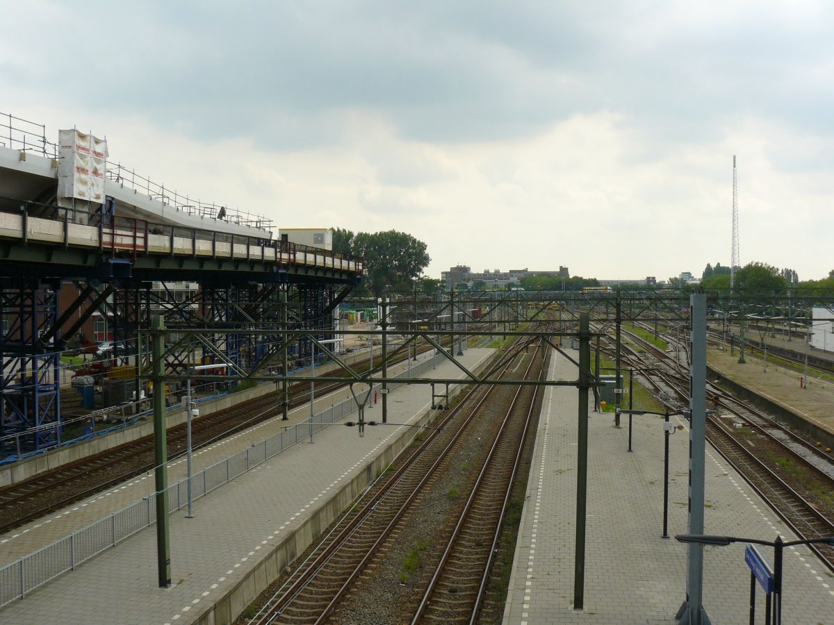 Gleis 9 und 10 Den Haag Centraal Station 21-08-2015.

Spoor 9 en 10 Den Haag Centraal Station 21-08-2015.