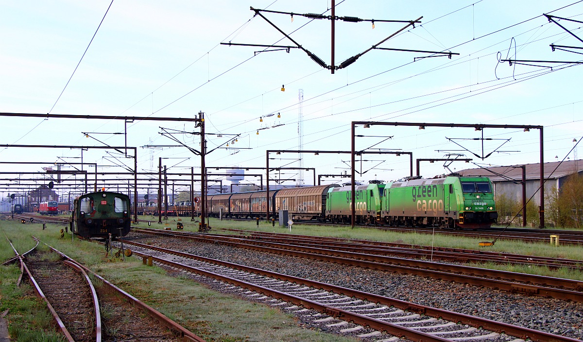 GreenCargo 5406 + 5405 mit Langschienenzug in Pattburg/DK. 01.05.2022